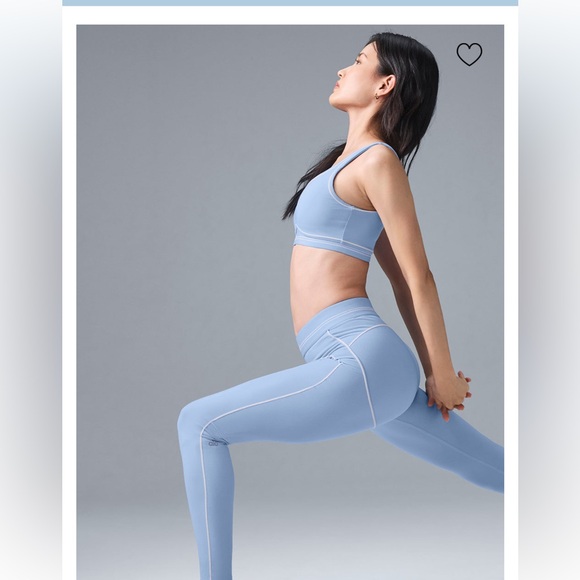 ALO Airbrush highwaist heartthrob legging in seashell blue. - Picture 2 of 5